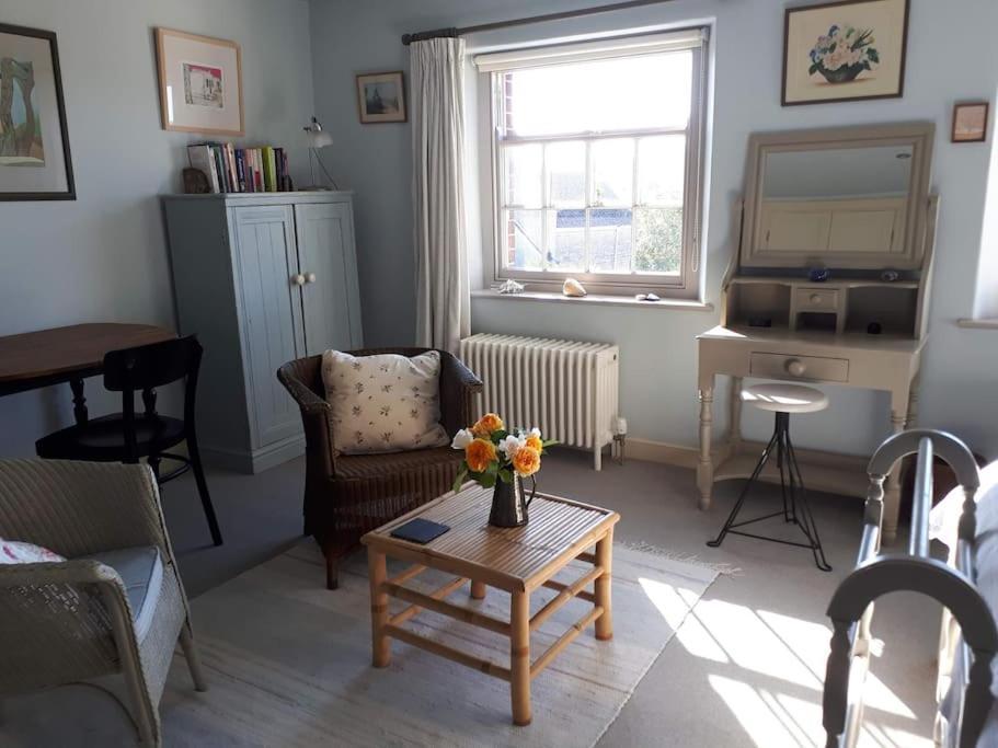 No. 27'S Self-Catering Flat For A Memorable Break. Bridport Exterior photo
