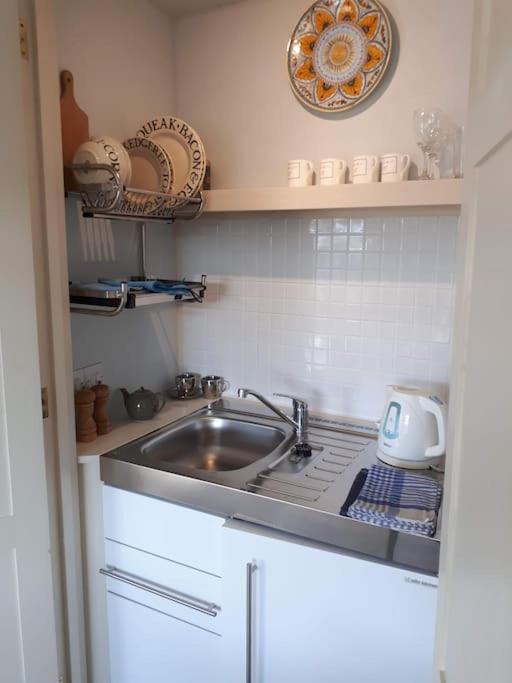 No. 27'S Self-Catering Flat For A Memorable Break. Bridport Exterior photo