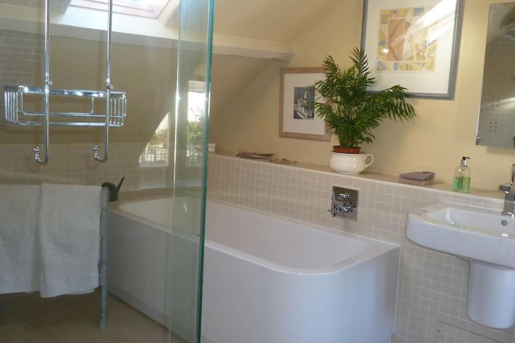 No. 27'S Self-Catering Flat For A Memorable Break. Bridport Exterior photo